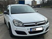 Second-hand Opel Astra 90 CP (66 kW) 2005 Culoarealb Hatchback