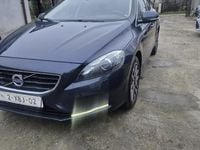 Second-hand Volvo V40 190 CP (139 kW) 2014 Albastru Hatchback