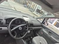 Second-hand VW Sharan 131 CP (96 kW) 2006 Albastru Monovolum