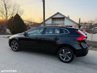 Second-hand Volvo V40 Summum 120 CP (88 kW) 2016 Culoarenegru Hatchback