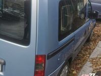 second-hand Opel Combo benzina cu 5 locuri