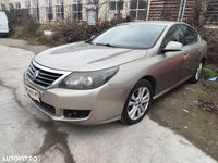 Second-hand Renault Latitude 173 CP (127 kW) 2011 Culoaregalbeuriu Berlinǎ