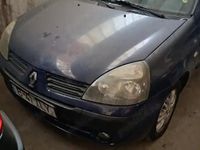 Second-hand Renault Clio II 75 CP (55 kW) 2005 Albastru Berlinǎ