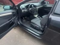 Second-hand Opel Astra 120 CP (88 kW) 2008 Negru Hatchback