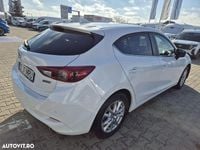 Second-hand Mazda 3 Center-Line 120 CP (88 kW) 2017 Culoarealb Hatchback