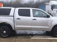 Second-hand Toyota HiLux 120 CP (88 kW) 2010 Culoarealb Pickup