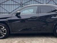 Second-hand Lexus UX 250h E-FOUR Luxury Line 177 CP (130 kW) 2024 Culoarenegru SUV