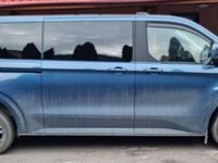 Second-hand Ford Tourneo Titanium 170 CP (125 kW) 2024 Culoarealbastru Van