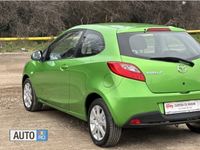 Second-hand Mazda 2 Inclusive 86 CP (63 kW) 2010 Verde Hatchback
