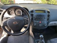 Second-hand Kia Ceed 109 CP (80 kW) 2008 Negru Hatchback