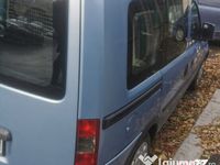 second-hand Opel Combo benzina cu 5 locuri