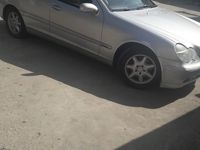 Second-hand Mercedes C180 160 CP (117 kW) 2003 Argintiu Berlinǎ