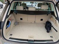 Second-hand VW Touareg Exclusive 262 CP (192 kW) 2017 Culoaregalbeuriu SUV