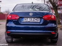 Second-hand VW Jetta Life 105 CP (77 kW) 2012 Culoarealbastru Berlinǎ