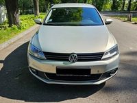 Second-hand VW Jetta 140 CP (102 kW) 2012 Argintiu Berlinǎ