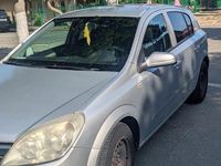 Second-hand Opel Astra 115 CP (84 kW) 2008 Gri Hatchback