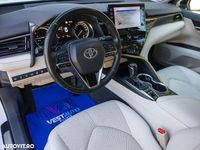 Second-hand Toyota Camry Luxury 218 CP (160 kW) 2022 Culoarealb Berlinǎ