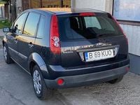 Second-hand Ford Fiesta 75 CP (55 kW) 2007 Albastru Hatchback
