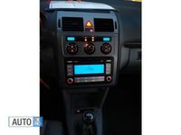 Second-hand VW Touran 105 CP (77 kW) 2006 Argintiu Monovolum