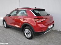 Second-hand VW T-Roc 150 CP (110 kW) 2024 Culoarerosu SUV