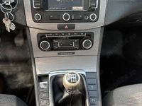 Second-hand VW Passat 105 CP (77 kW) 2011 Negru Break