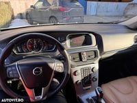 Second-hand Volvo V40 Kinetic 120 CP (88 kW) 2018 Culoarealb Hatchback