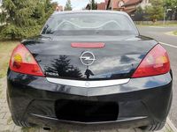 Second-hand Opel Tigra 90 CP (66 kW) 2007 Negru