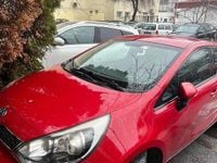 Second-hand Kia Rio 75 CP (55 kW) 2012 Culoarerosu Hatchback