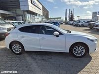 Second-hand Mazda 3 Center-Line 120 CP (88 kW) 2017 Culoarealb Hatchback