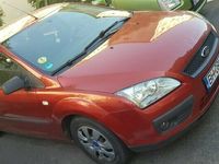 Second-hand Ford Focus 105 CP (77 kW) 2005 Portocaliu Hatchback