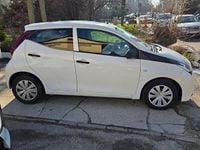 Second-hand Toyota Aygo 72 CP (52 kW) 2018 Culoarealb Hatchback