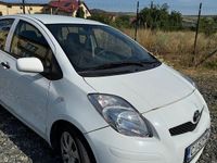 Second-hand Toyota Yaris Luna 90 CP (66 kW) 2011 Culoarealb Hatchback