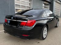 Second-hand BMW 730 Sport Line 245 CP (180 kW) 2011 Culoarenegru Berlinǎ