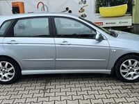 Second-hand Kia Cerato 120 CP (88 kW) 2005 Albastru Hatchback