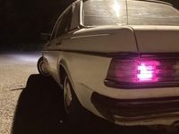 Second-hand Mercedes 200 75 CP (55 kW) 1978 Berlinǎ