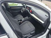 Second-hand VW Golf VII Life 150 CP (110 kW) 2020 Culoarealb Hatchback