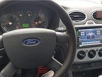 Second-hand Ford Focus 100 CP (73 kW) 2005 Albastru Hatchback