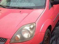 Second-hand Ford Fiesta Ghia 68 CP (50 kW) 2006 Culoarerosu Hatchback
