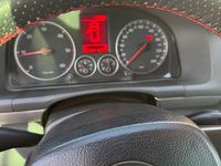 Second-hand VW Touran Trendline 140 CP (102 kW) 2006 Culoarenegru Monovolum