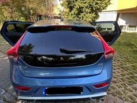 Second-hand Volvo V40 Summum 120 CP (88 kW) 2015 Culoarealbastru Hatchback