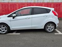 Second-hand Ford Fiesta Trend 95 CP (69 kW) 2015 Culoarealb Hatchback