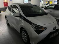 Second-hand Toyota Aygo X-play 72 CP (52 kW) 2021 Culoarealb Hatchback