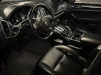 Second-hand Porsche Cayenne 240 CP (176 kW) 2011 Culoarenegru SUV