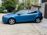 second-hand Volvo V40 D2