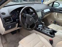 Second-hand VW Touareg Exclusive 262 CP (192 kW) 2017 Culoaregalbeuriu SUV