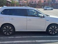 Second-hand Mitsubishi Outlander P-HEV 121 CP (88 kW) 2018 Culoarewhite SUV