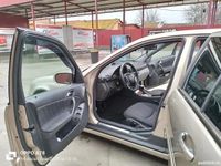 Second-hand Mercedes C220 125 CP (91 kW) 2004 Bej Berlinǎ