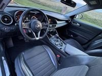 Second-hand Alfa Romeo Giulia 180 CP (132 kW) 2016 Culoarealb Berlinǎ