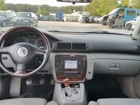 Second-hand VW Passat Highline 131 CP (96 kW) 2002 Gri Break
