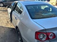 Second-hand VW Passat Comfortline 105 CP (77 kW) 2007 Culoaregri Hatchback